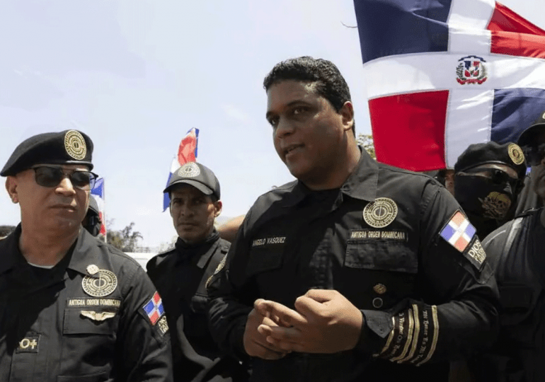 Grupo Nacionalista Protesta Frente al Palacio Nacional Contra Marcha del Movimiento Reconocido