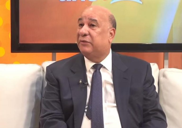 Bautista Rojas Gómez Acusa al Ministro de Agricultura de Irresponsabilidad en Manejo de Brote de Gripe Porcina