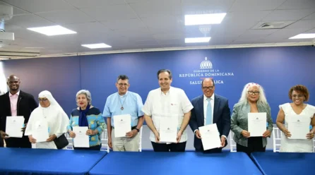 El Ministro de Salud Firma Acuerdos por 50.6 Millones de Pesos para Fortalecer Programas de Salud en el País